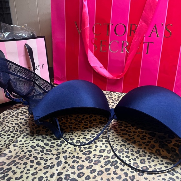 Victorias Secret Bombshell Bra - Picture 4 of 7